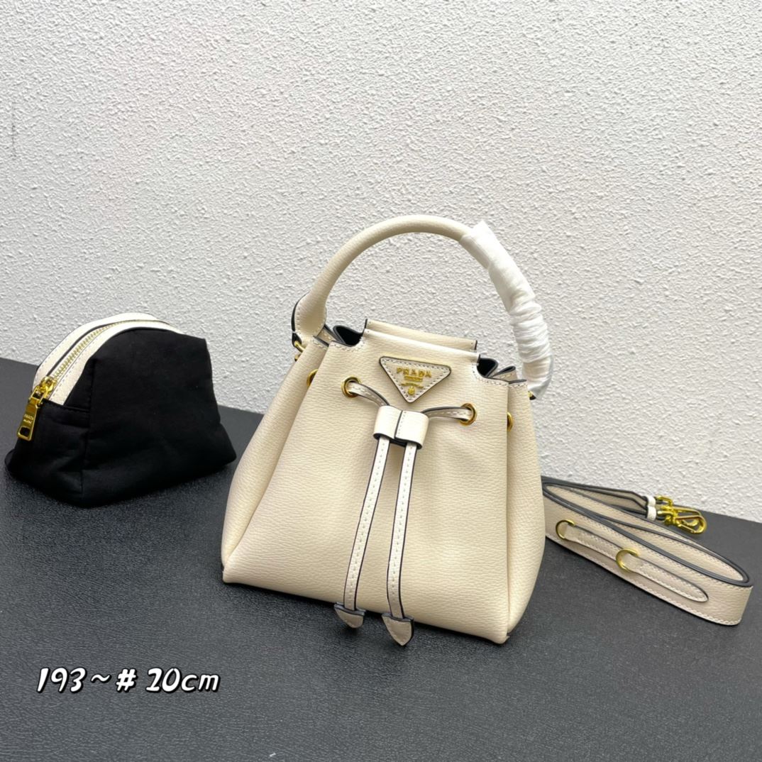 Pra*a top handle bags